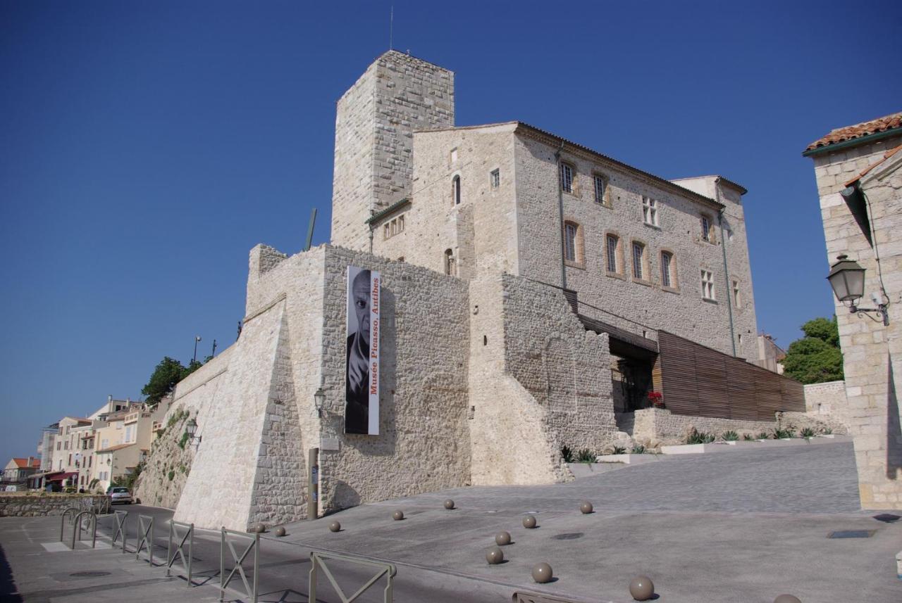 Grand Studio Azur Avec Terrasse - Vieil Antibes Exterior photo